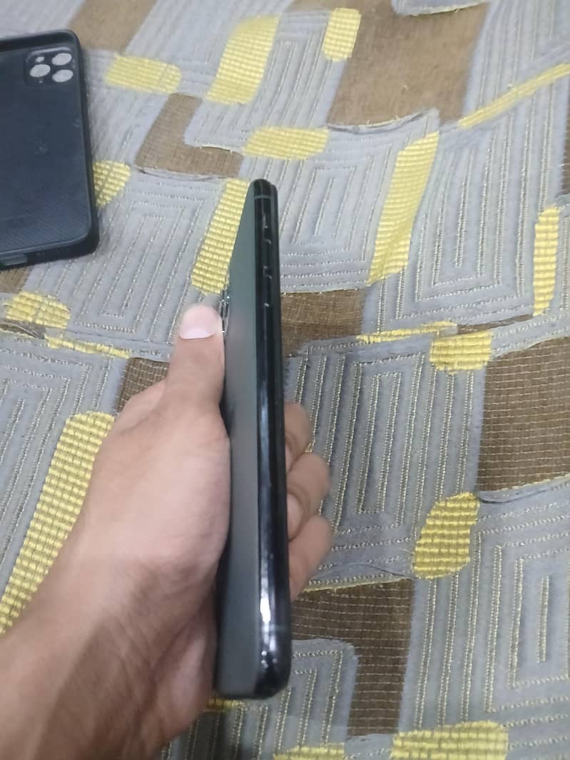 Apple iPhone 11 Pro Max 2