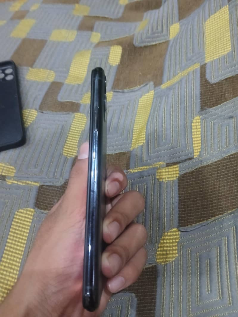 Apple iPhone 11 Pro Max 4