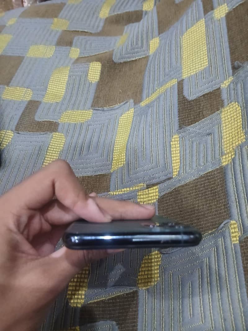 Apple iPhone 11 Pro Max 5