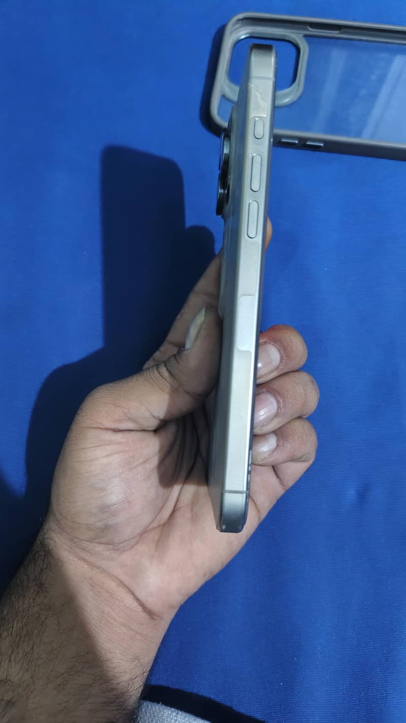 Apple iPhone 15 Pro Max 1