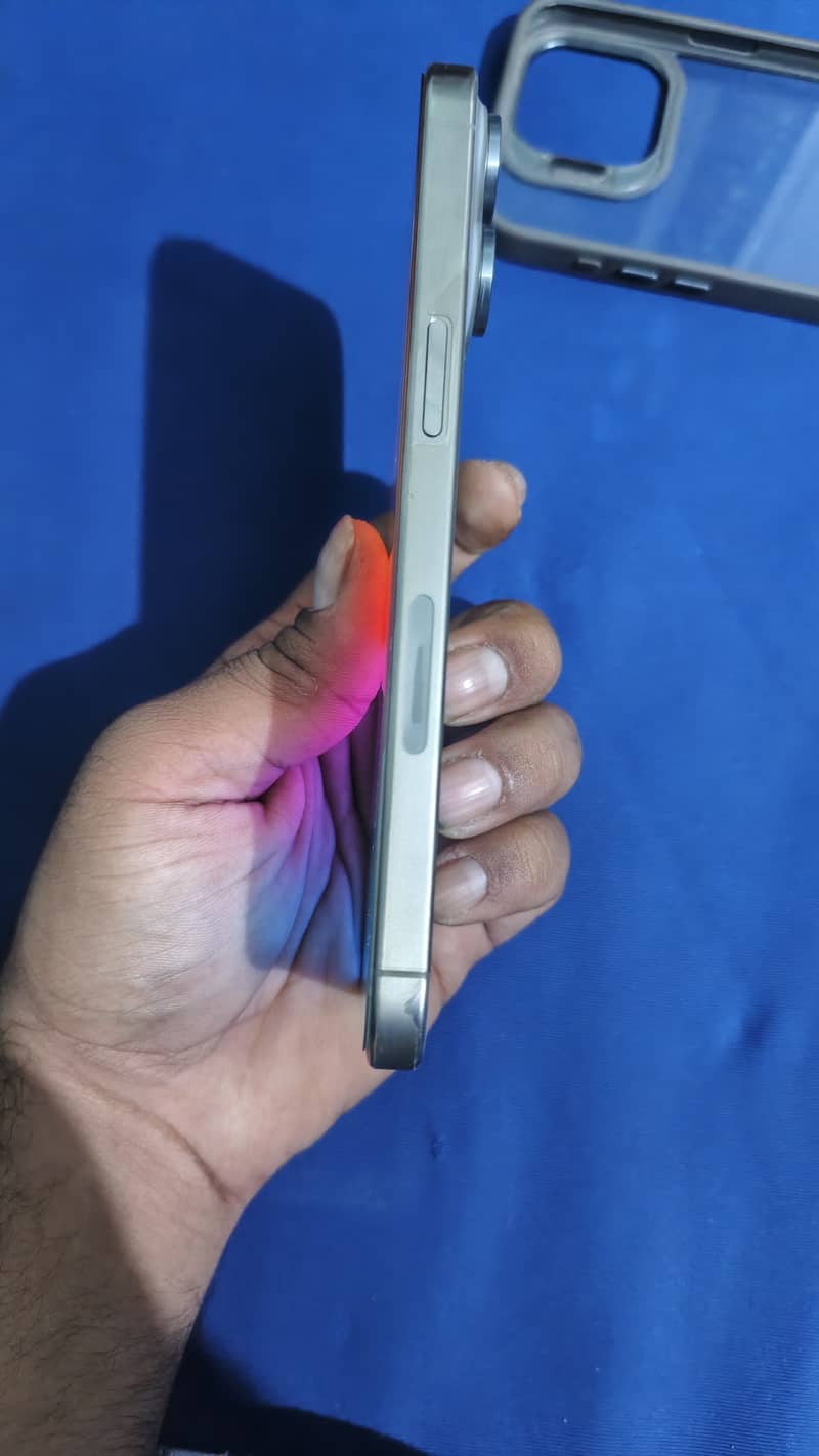 Apple iPhone 15 Pro Max 3