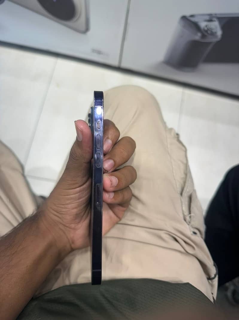 Apple iPhone 14 Pro Max 0