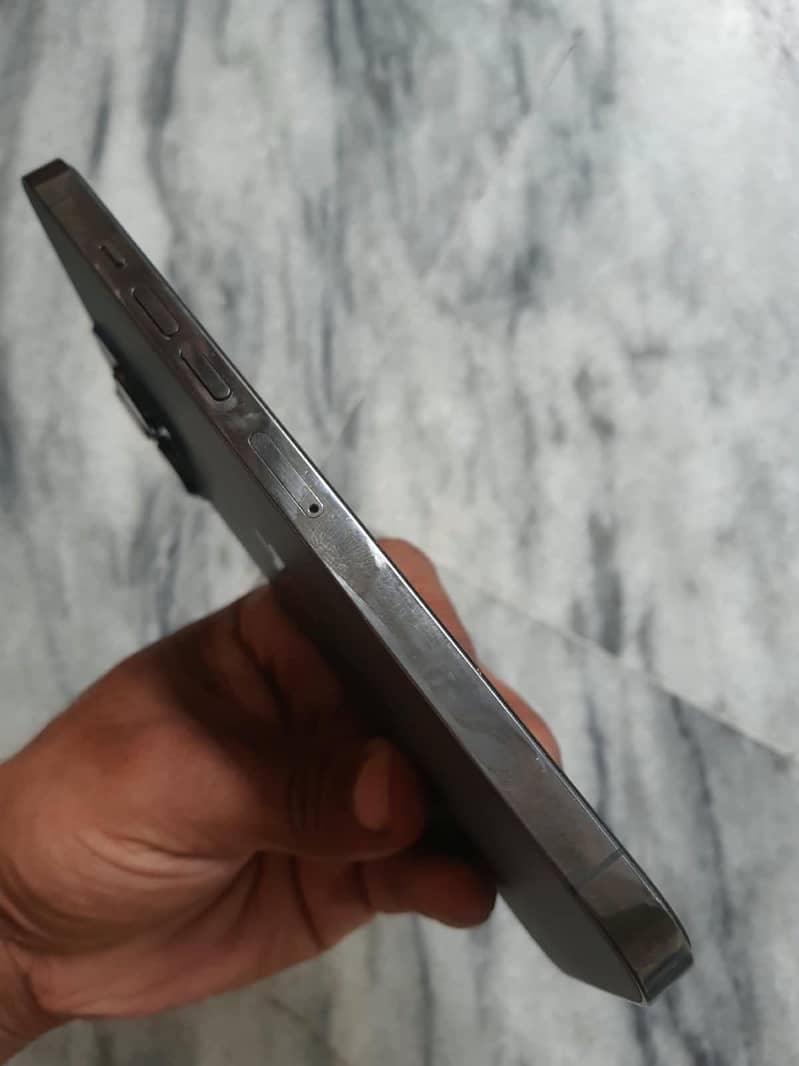 Apple iPhone 13 Pro Max 4
