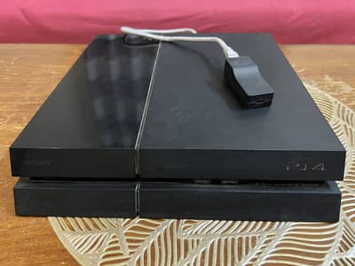 PS4 FAT 500GB Jailbroken + 2 Controllers