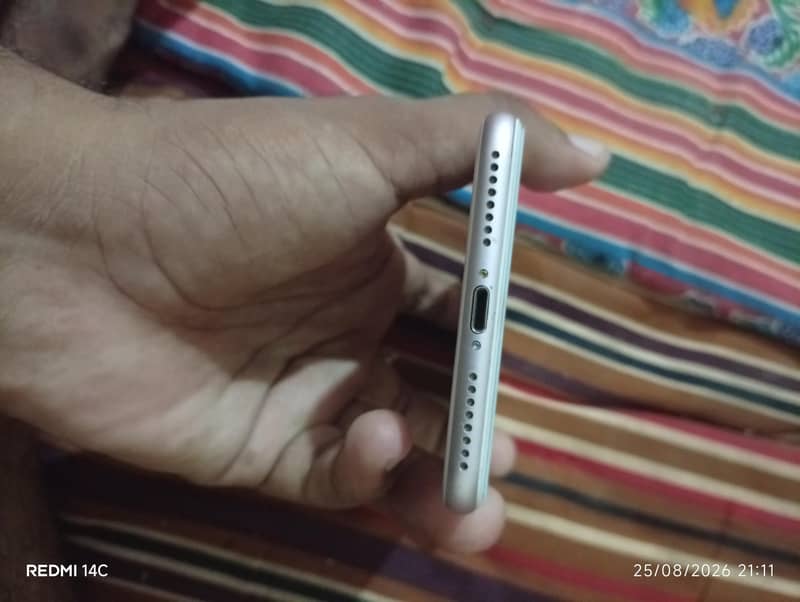 Apple iPhone 7 Plus 2