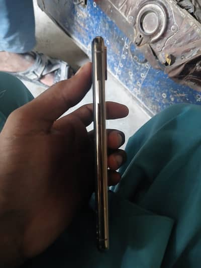 Iphone xs max xchnage possible h 64 gb torn tone ok face id ok saf ph