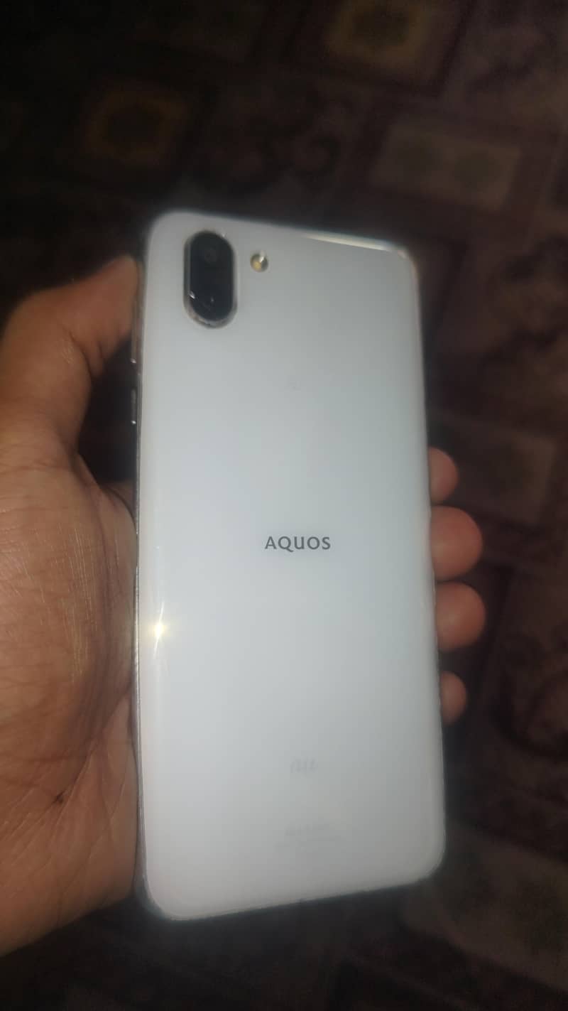 Sharp Aquos R2 3