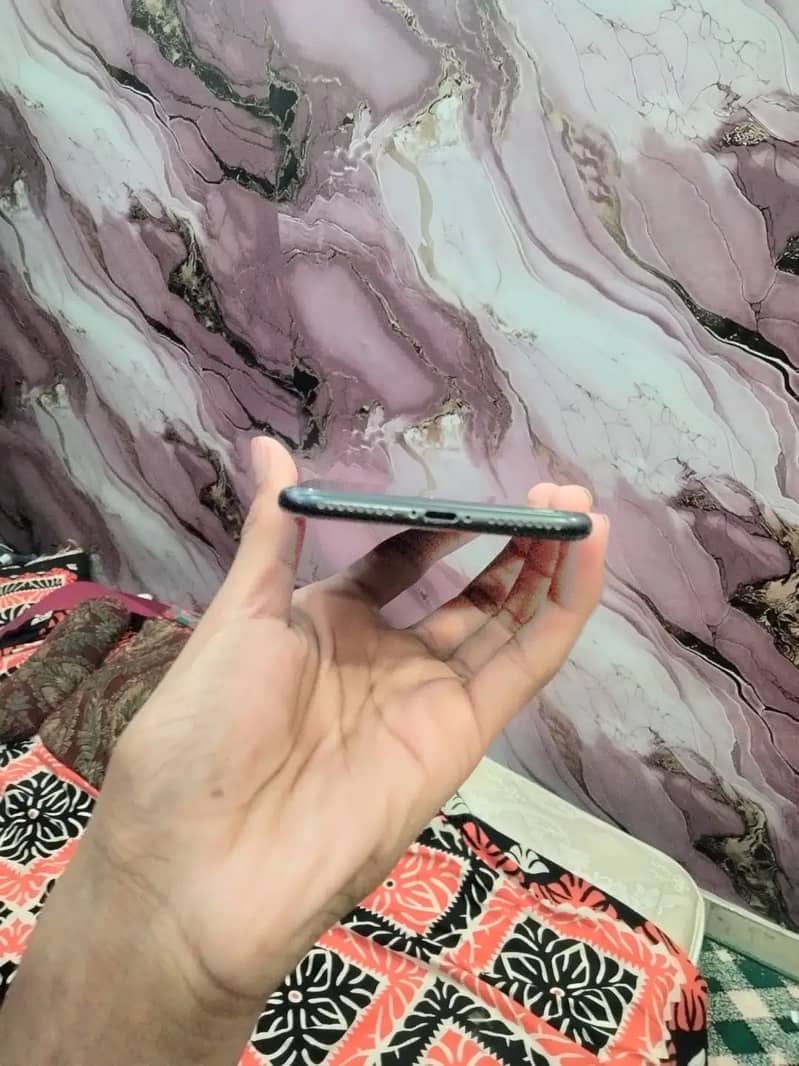 Apple iPhone 7 Plus 5