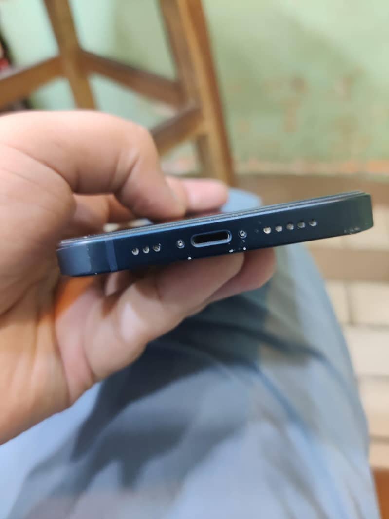 Apple iPhone 13 2
