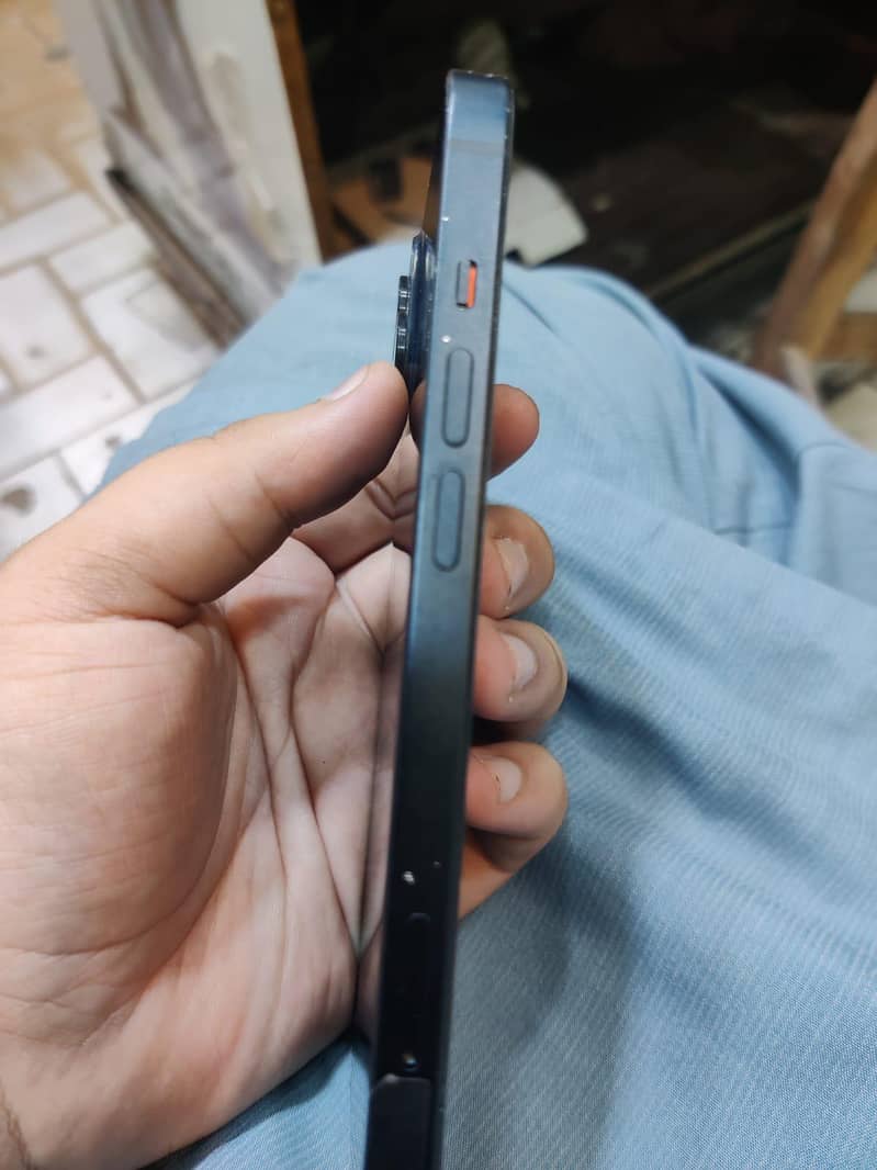 Apple iPhone 13 3