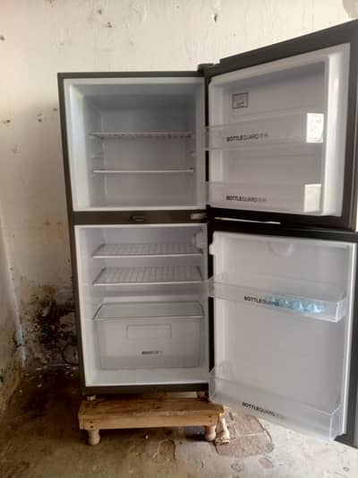 good condition fridge hai aur cooling bhi bilkul theek karta hai