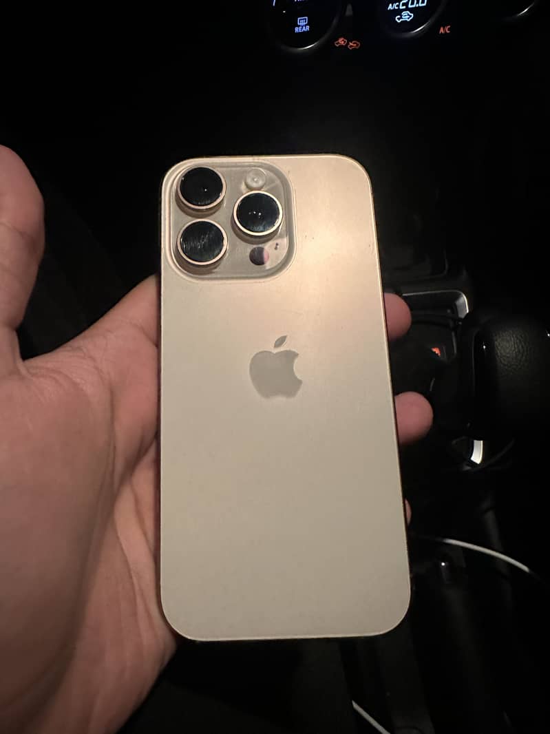 Apple iPhone 16 Pro 0