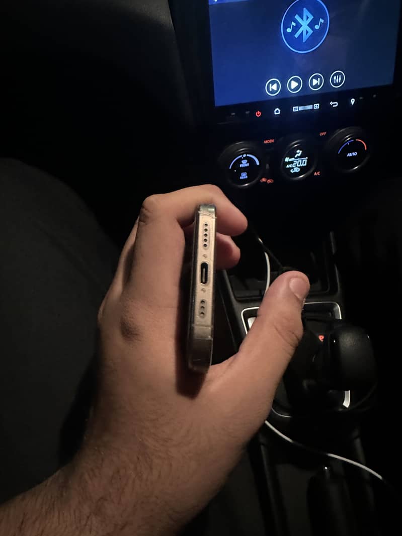 Apple iPhone 16 Pro 2