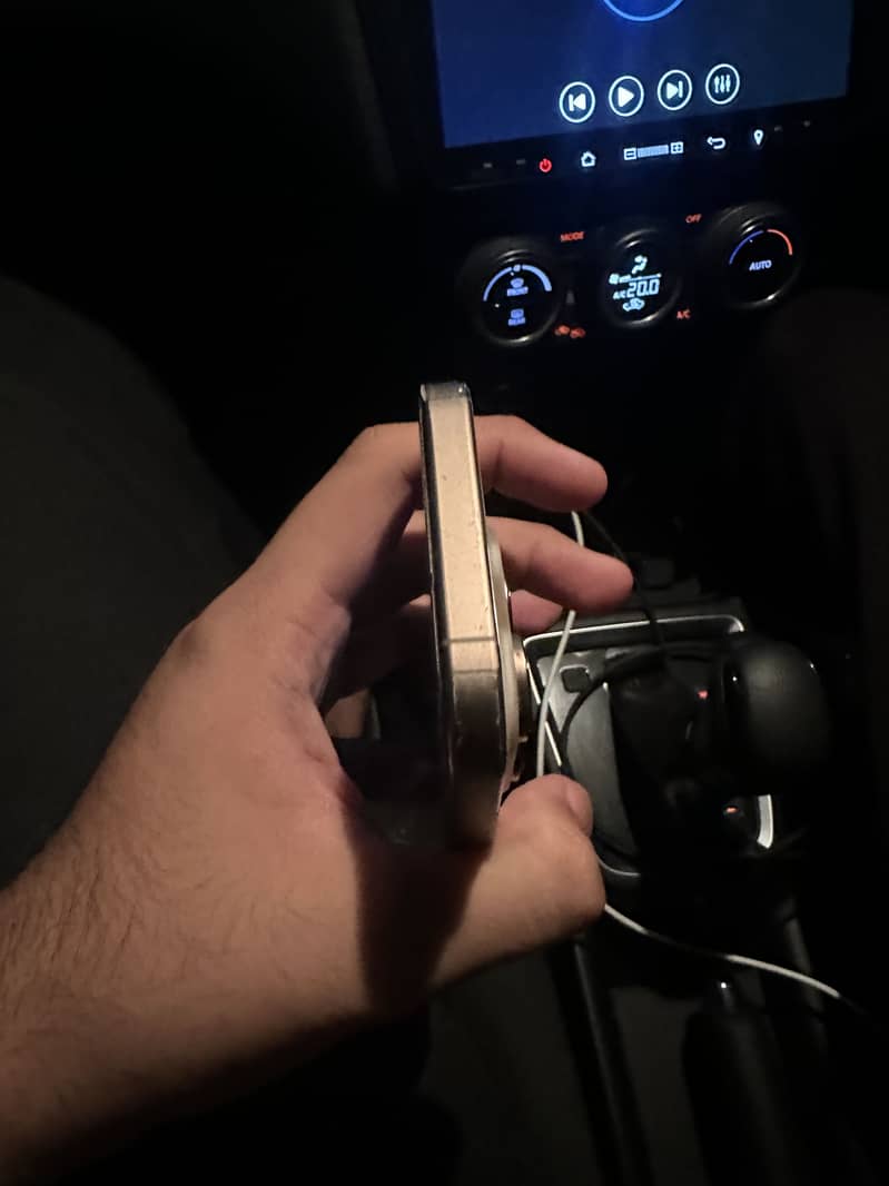 Apple iPhone 16 Pro 4