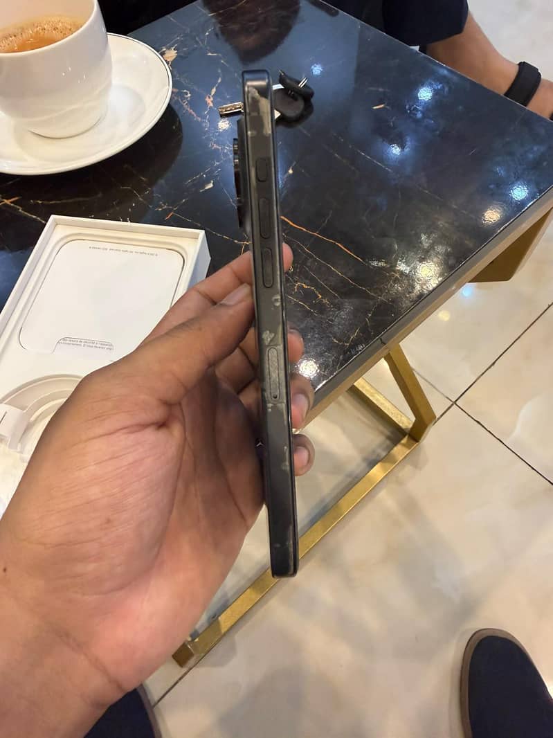 Apple iPhone 15 plus 4