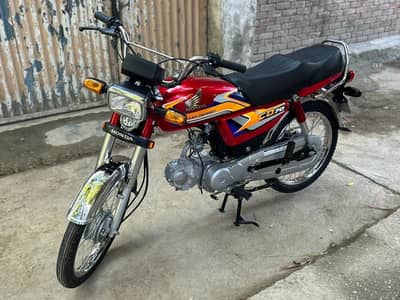 Honda CD 70 2025