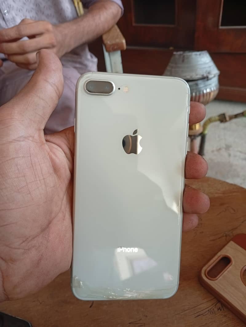 Apple iPhone 8 Plus 0