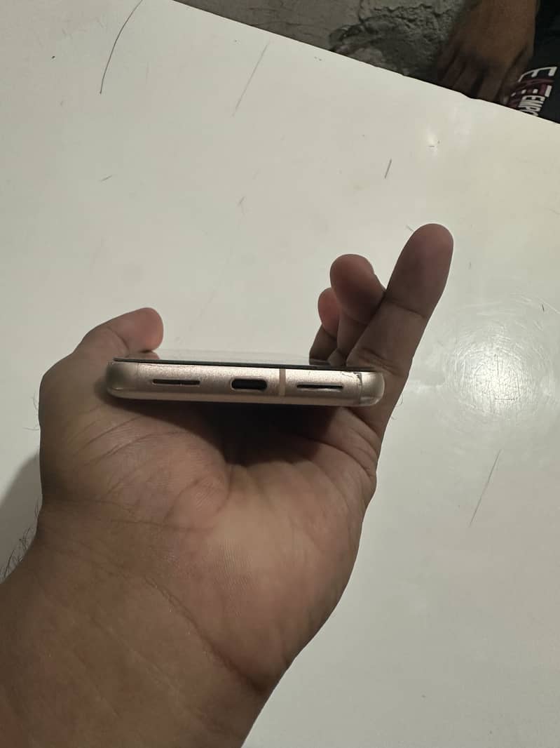 Google Pixel 8 4