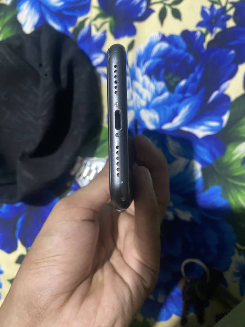 Apple iPhone 11 3