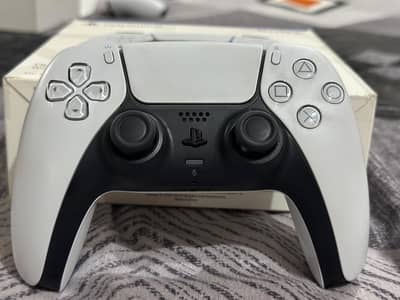 PS5 CONTROLLER WHITE COLOR