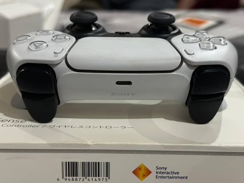 PS5 CONTROLLER WHITE COLOR 3