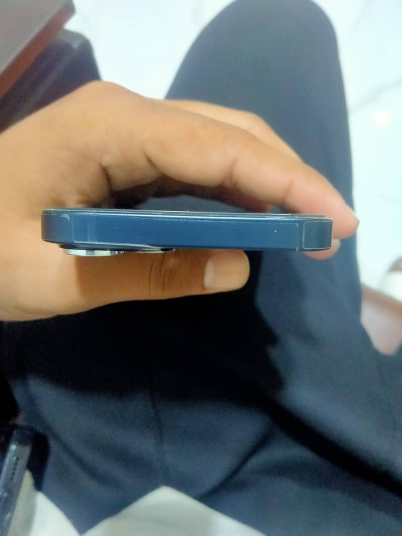 Apple iPhone 13 3