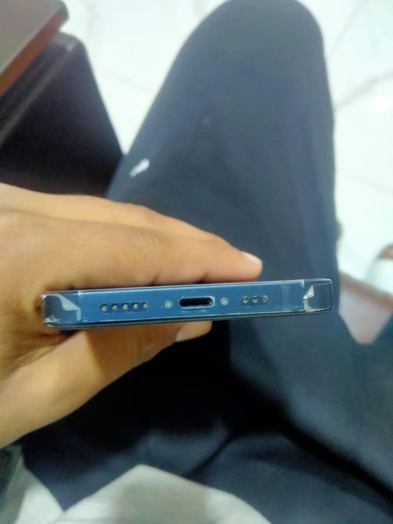 Apple iPhone 13 5