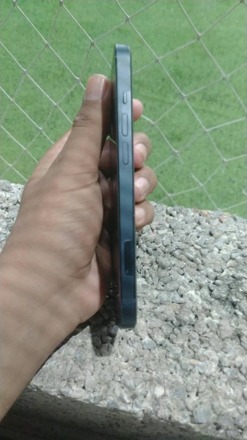 Apple iPhone 13 7