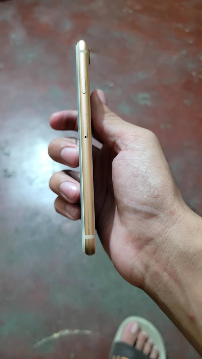 Apple iPhone 8 1