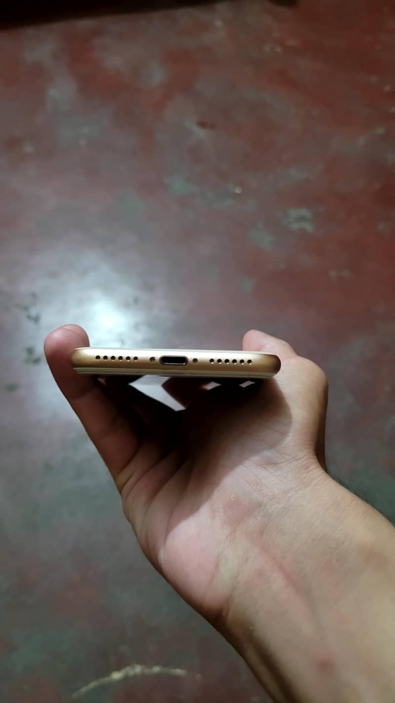 Apple iPhone 8 4