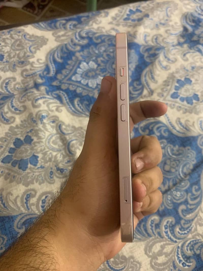 Apple iPhone 13 2