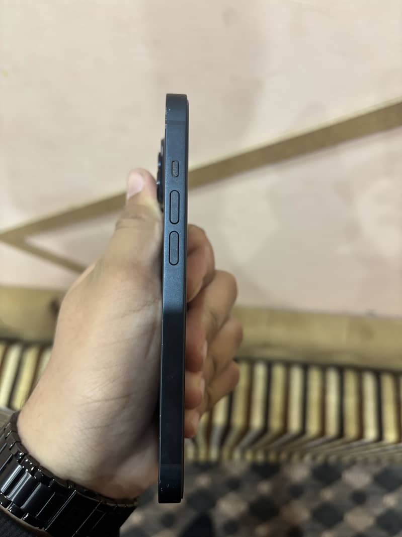 Apple iPhone 14 5