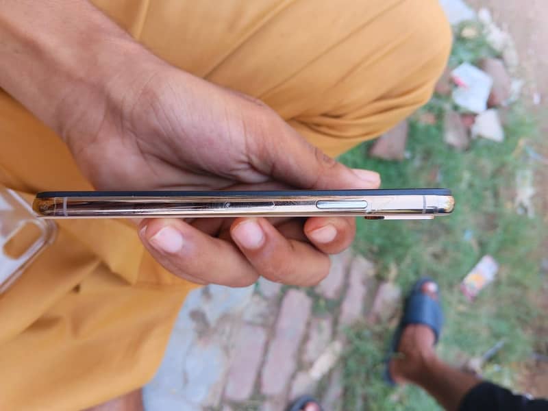Apple iPhone XS 5