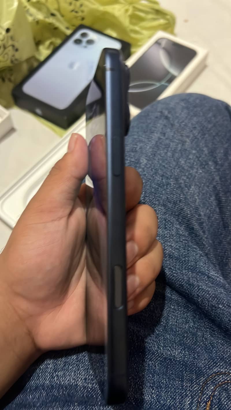 iPhone 17 pro max- 1