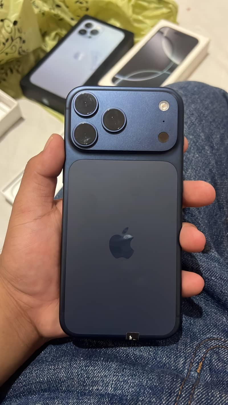 iPhone 17 pro max- 4