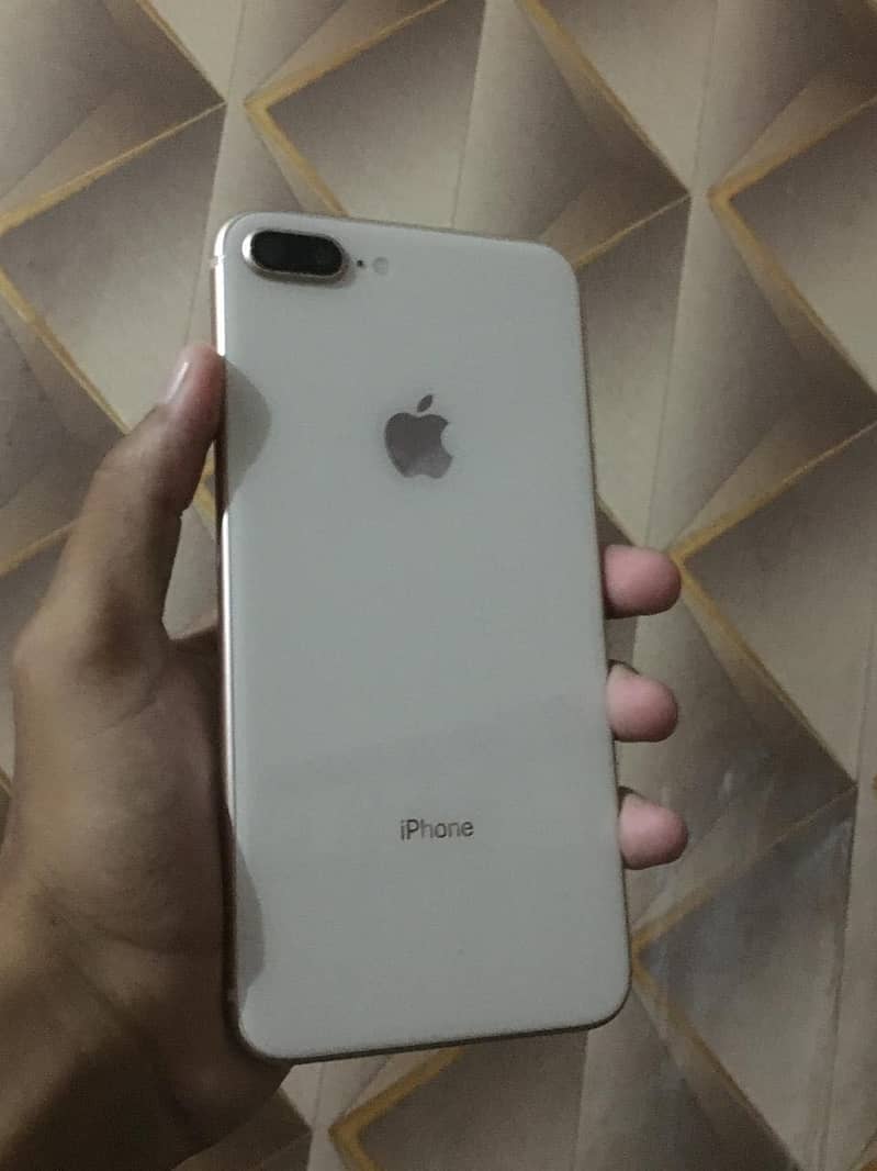 Apple iPhone 8 Plus 2