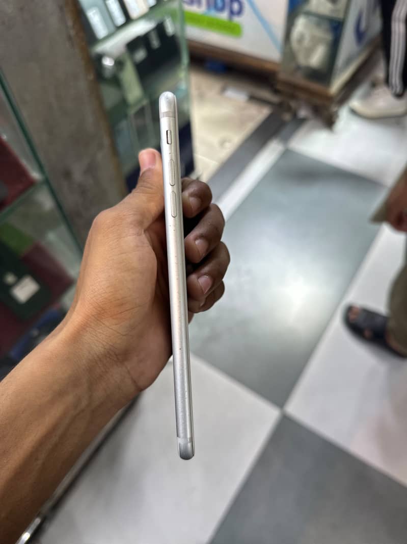 Apple iPhone 7 Plus 1
