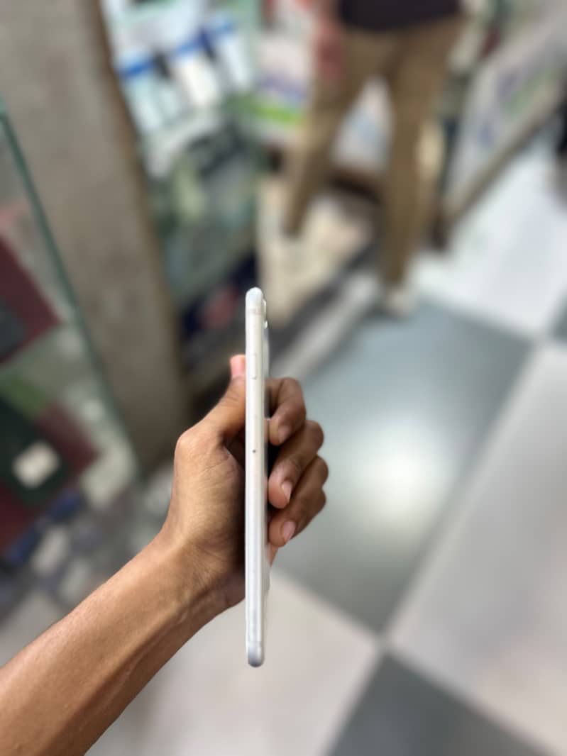 Apple iPhone 7 Plus 4