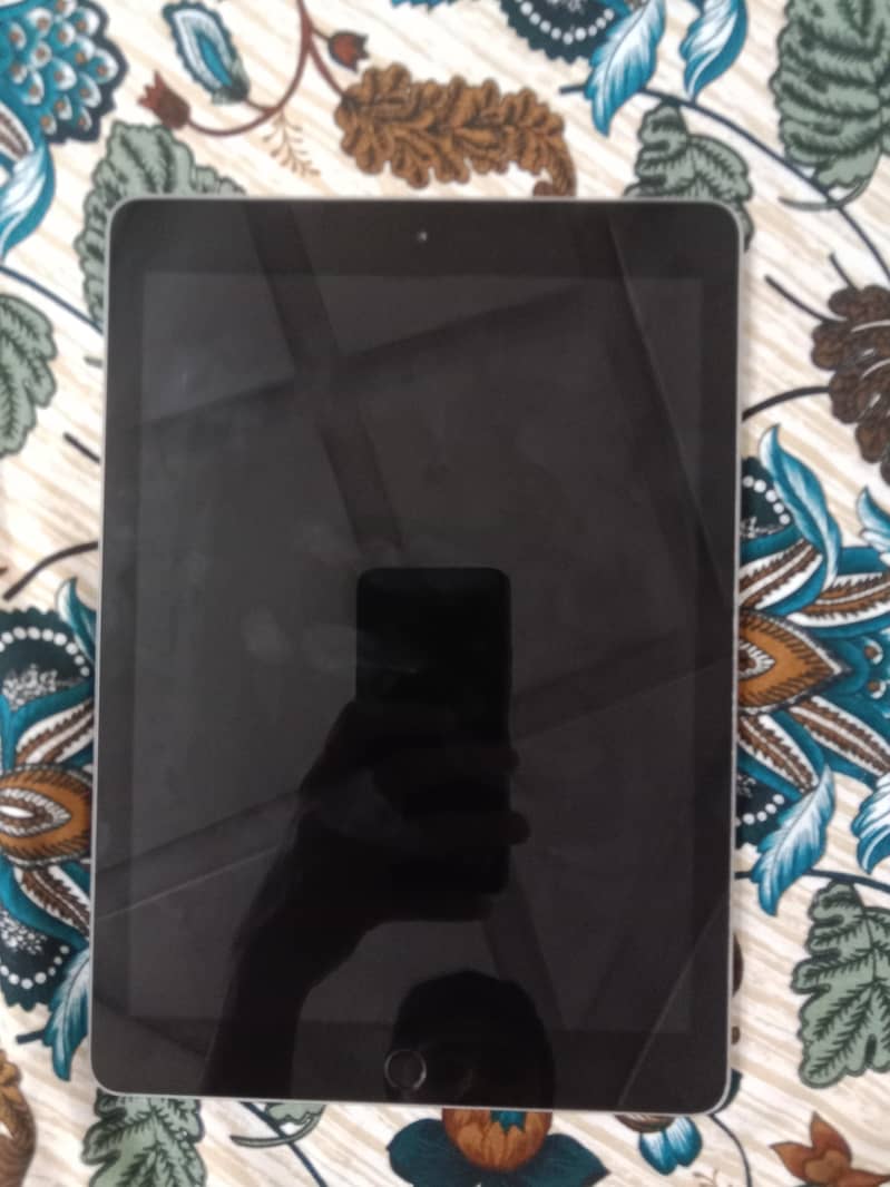 iPad 6th Generation 32 GB 2