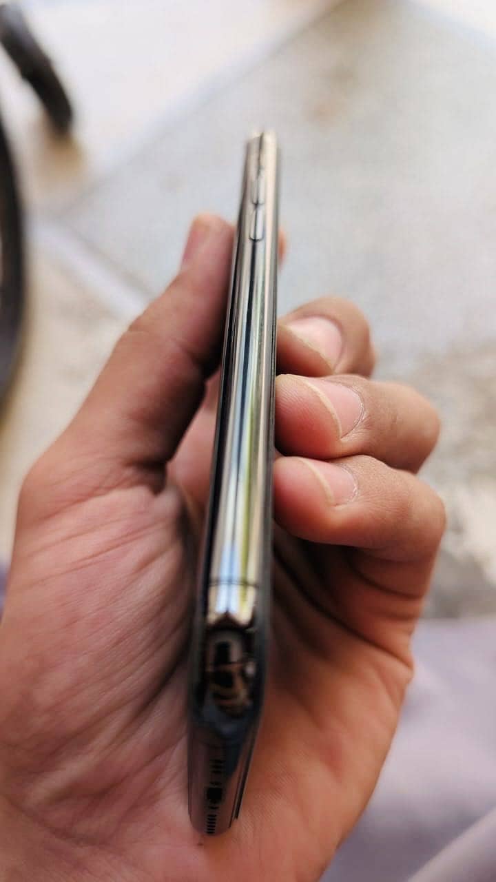 Apple iPhone 11 Pro 1