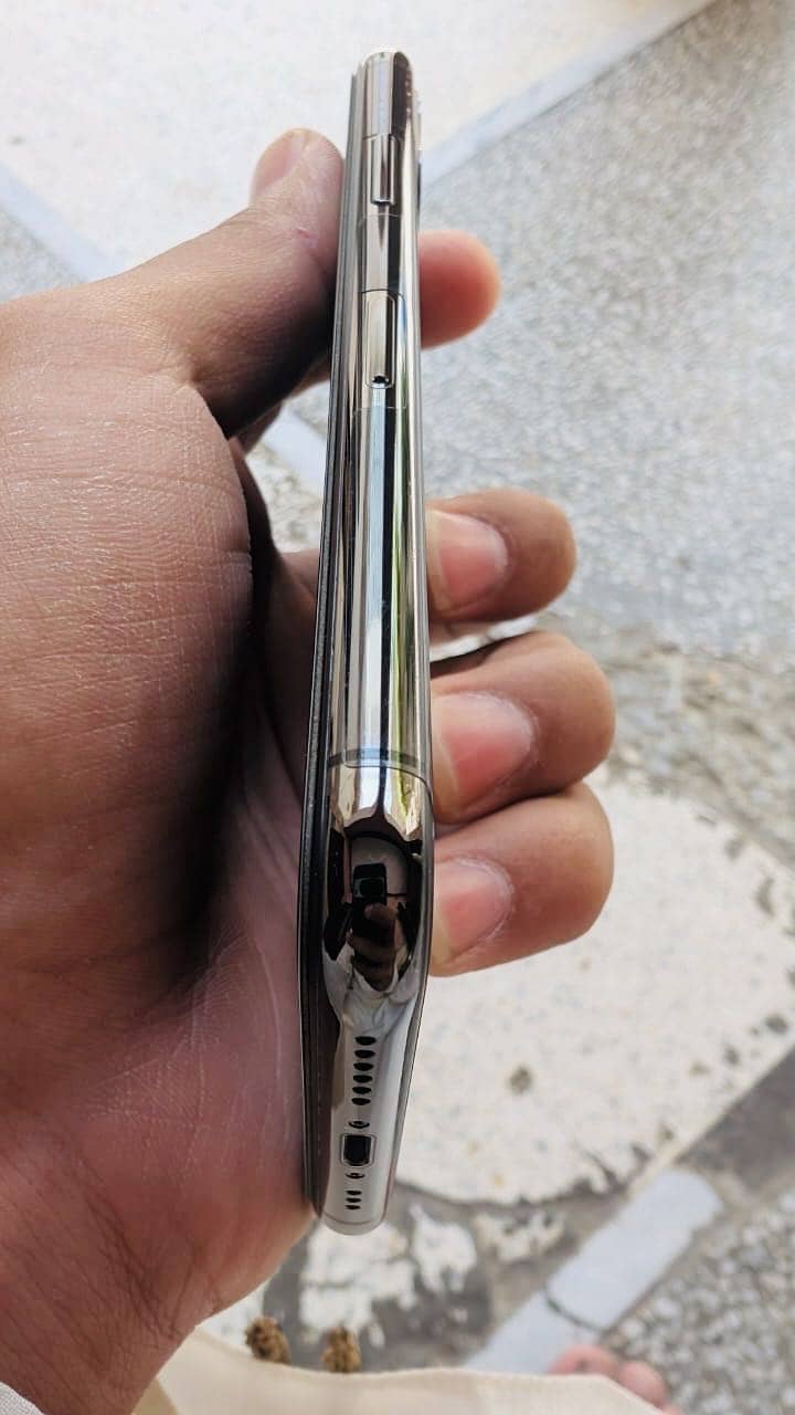 Apple iPhone 11 Pro 2