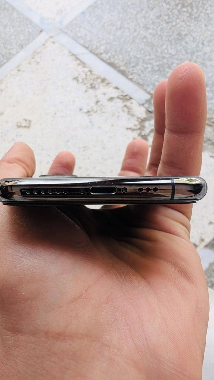 Apple iPhone 11 Pro 4