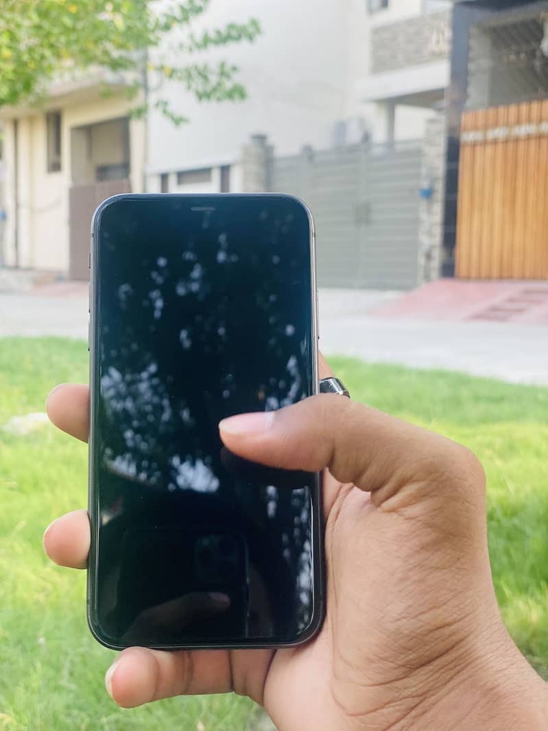 Apple iPhone 11 3