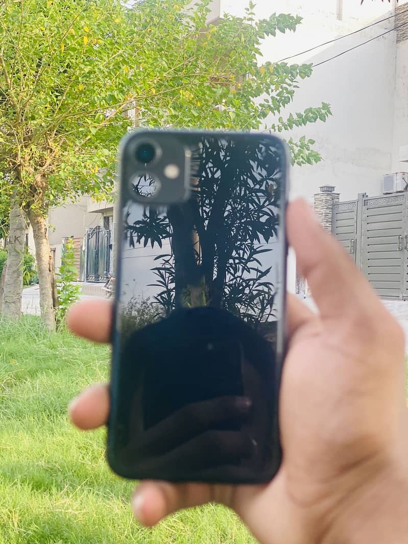 Apple iPhone 11 4