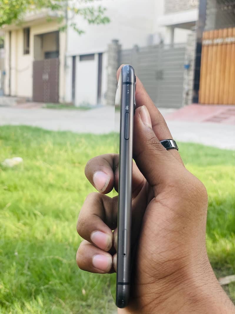 Apple iPhone 11 5