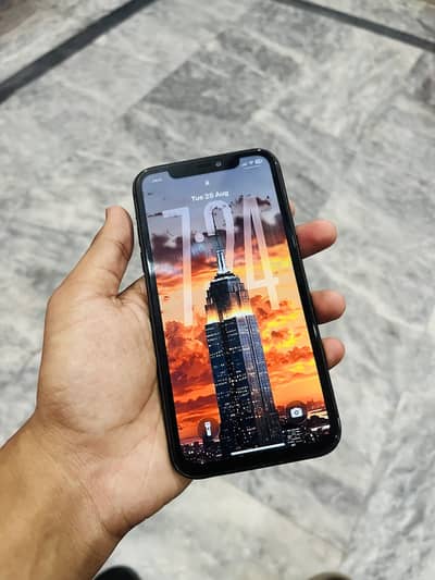 Apple iPhone 11 sim glitched 64gb