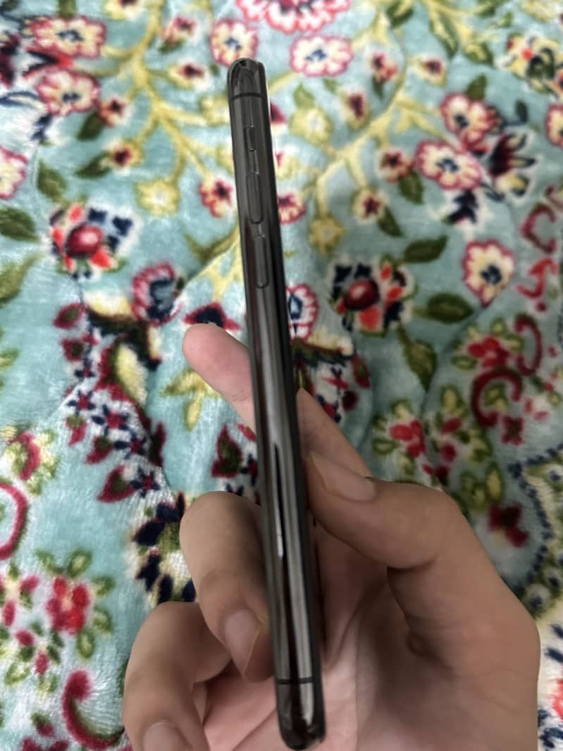 iPhone 11 pro 4