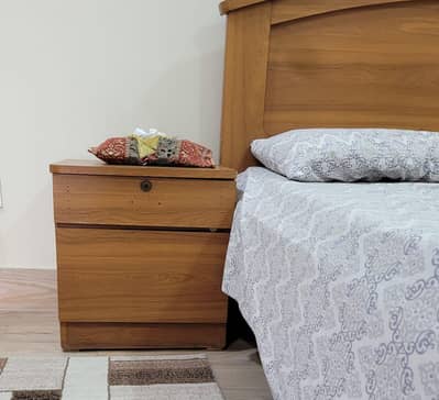 Bed with 2 side tables
