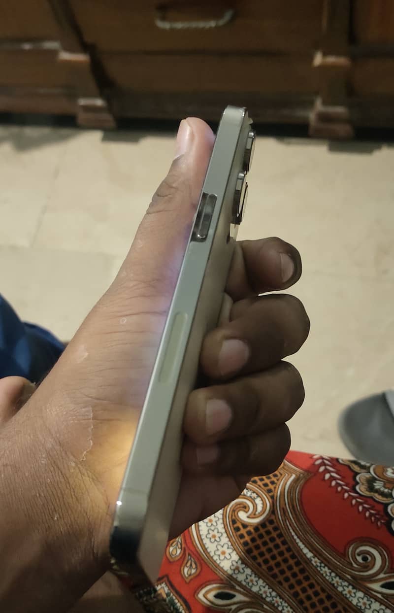 Apple iPhone 14 Pro Max 2