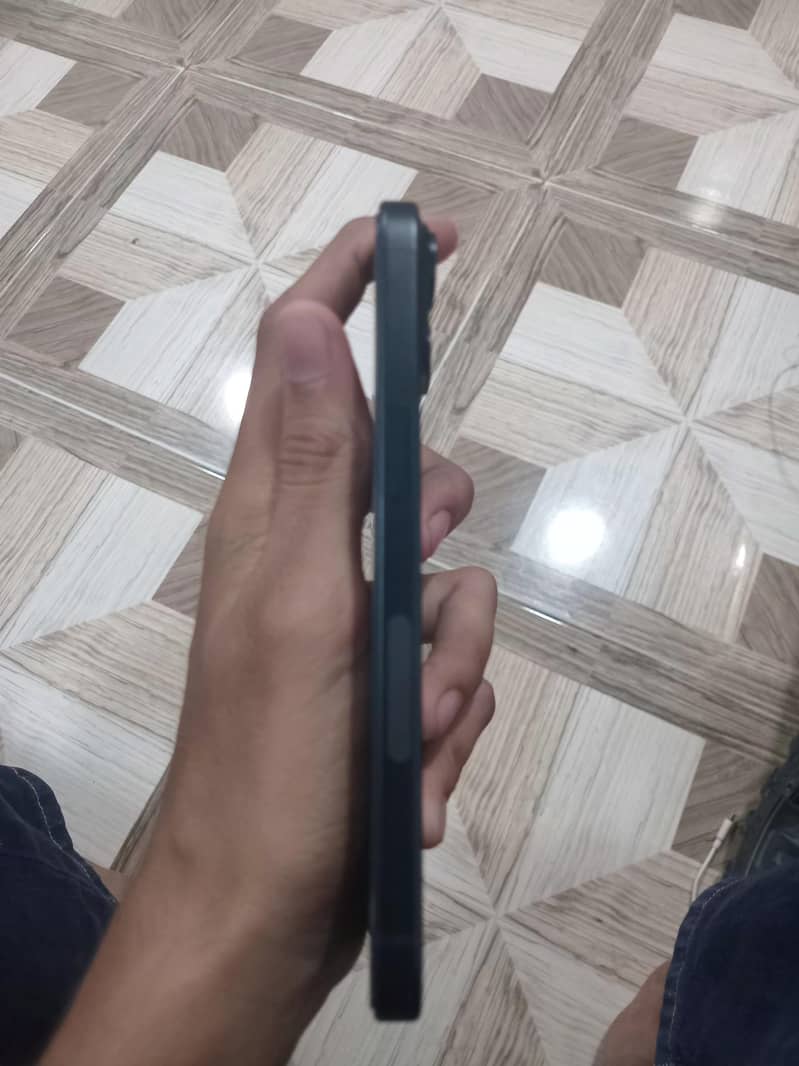 Apple iPhone 15 3